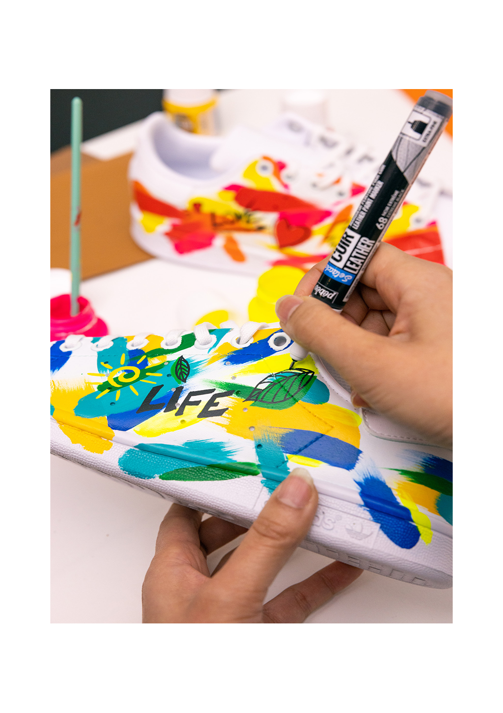 PEBEO - Kit Setacolor Cuero - Pintura acrílica y rotulador para cuero y  polipiel - Personalización de bolso, zapato, zapatilla - Resistente a  arañazos, arrugas y abrasión - Set completo : .es: Hogar y cocina